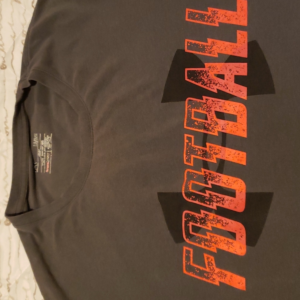 Mens Under  Armour  t-shirt.